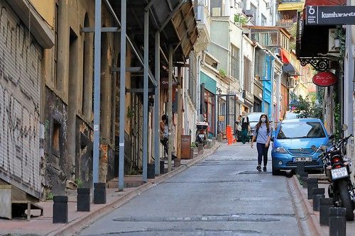 A los hombres les estresan los parques y a las mujeres las calles estrechas: ¿qué emociones despierta la ciudad?