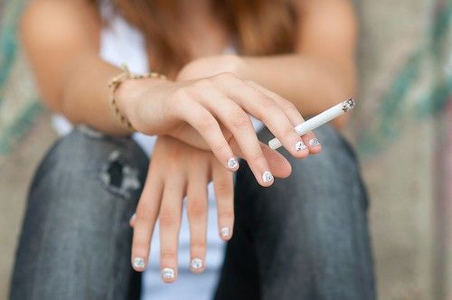 Las muertes por consumo de tabaco aumentan en mujeres y disminuyen en hombres