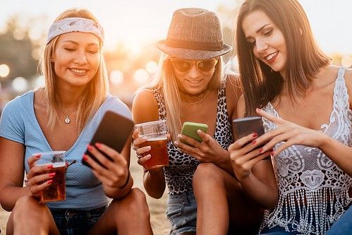 Cómo concienciar sobre los peligros del alcohol en las redes sociales