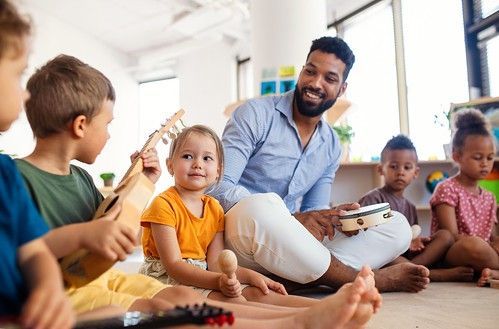 Por qué es importante que haya tanto maestros y enfermeros como ingenieras