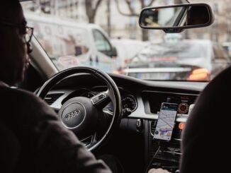 Facturar 6.000 euros al mes para ganar 2.000: las condiciones reales que están ofreciendo las VTC