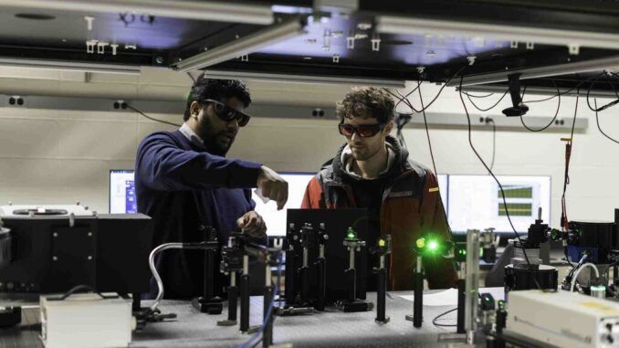 Tenemos un nuevo material superconductor (y si cumple con lo que promete, será crucial para la tecnología)