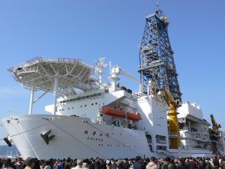 Chikyu, el alucinante barco perforador japonés que excavó un pozo de récord en el mar: 7,7 kilómetros bajo el agua