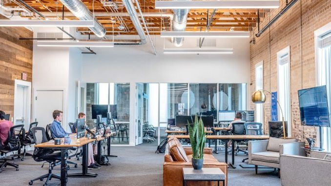 La gran vuelta a la oficina: así son los planes de las grandes empresas en 2023 para un teletrabajo «híbrido»