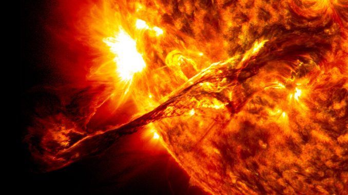 Un agujero donde caben 30 planetas y vientos a 600 kilómetros por segundo: la tormenta solar que nos acaba de impactar