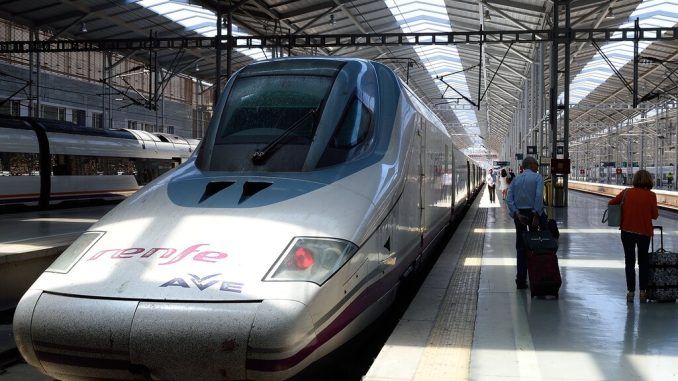 Renfe solía poner precios muy altos sin que le pasara factura. Gracias a Iryo y Ouigo, todo ha cambiado