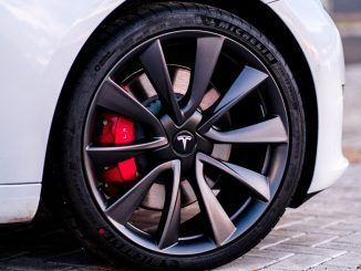 Sabíamos que las llantas penalizaban la autonomía del coche eléctrico. Tesla acaba demostrar hasta qué punto