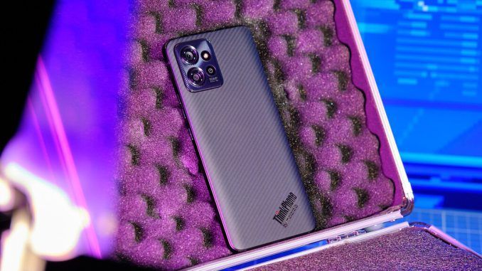 Motorola ThinkPhone, análisis: una trasera a prueba de balas para un conjunto casi redondo