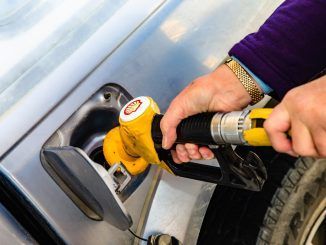 El precio actual de la gasolina es un espejismo: el petróleo se prepara para otra escalada en 2023