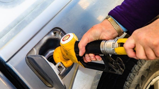 El precio actual de la gasolina es un espejismo: el petróleo se prepara para otra escalada en 2023