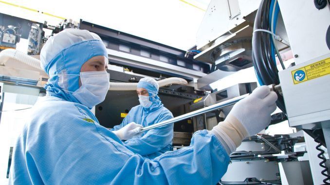 El arma secreta de China para proteger sus chips de la presión de EEUU: Hong Kong y la exitosa estrategia de Singapur
