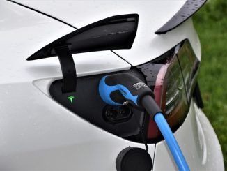 Renta 2022: cómo afecta a los conductores y a los compradores de un coche eléctrico