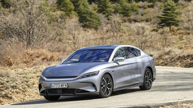 Nuevo BYD Han: una enorme berlina eléctrica de 521 km de autonomía hecha para disfrutar como pasajero