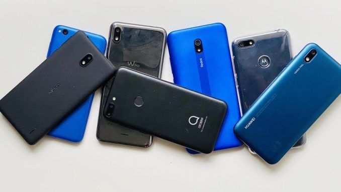 El subidón de precios en teléfonos ha matado por completo a la gama baja: adiós al móvil de 100 euros