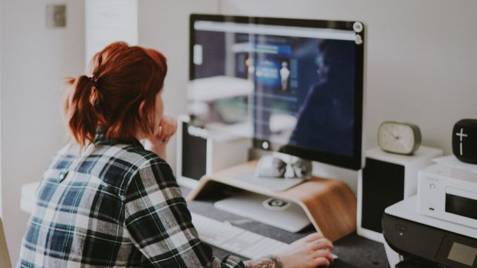 Trabajar a distancia cobrando más de 90.000 euros: estas empresas buscan desarrolladores de todo el mundo