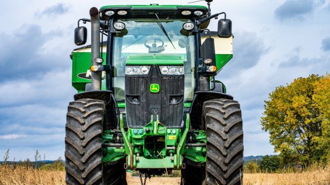 John Deere quiere que sus tractores «piensen» como humanos. Por eso ha comprado una startup de IA