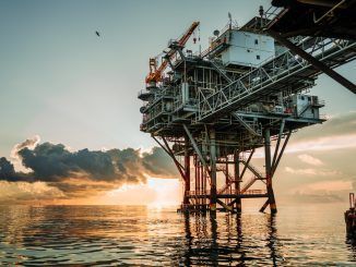 «80 o 90 dólares por barril es demasiado bajo»: por qué los expertos descuentan otra subida del petróleo este año