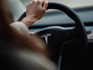 Hace años que Tesla graba todo lo que sucede dentro y fuera de sus coches. También en las casas de sus dueños