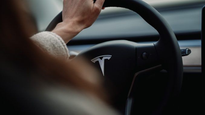 Hace años que Tesla graba todo lo que sucede dentro y fuera de sus coches. También en las casas de sus dueños