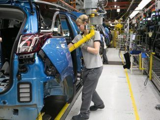 En su carrera por ser una potencia del coche eléctrico, España está cerca de llevarse otro premio: el Peugeot e-208