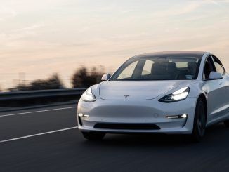634 kilómetros de autonomía y motor trasero: la versión más interesante del Tesla Model 3 vuelve a Europa