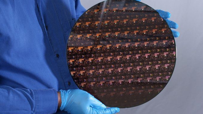La traición de los chips de 2 nm: por qué GlobalFoundries ha demandado a IBM tras su alianza con Intel