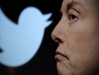 Elon Musk da (sin autorización) checks azules en Twitter a los críticos con Twitter Blue, famosos ya fallecidos y otras cuentas