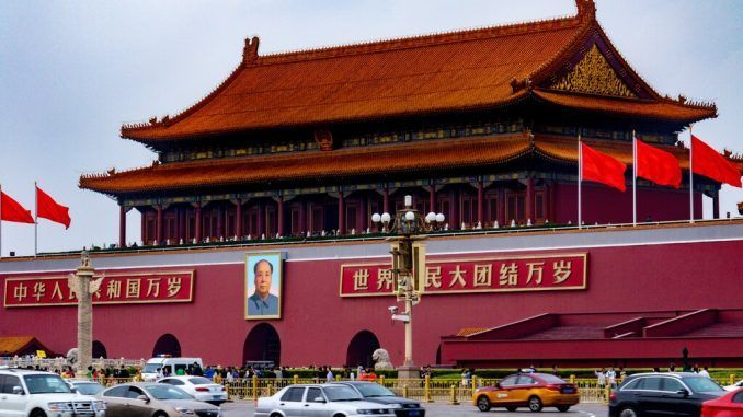 Curvas en la guerra tecnológica con EEUU: China refuerza el contraespionaje en los sectores de IA y chips
