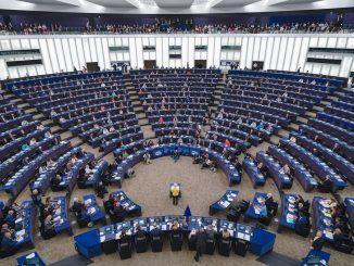 La UE quiere obligar a ChatGPT y otras IA a revelar sus fuentes. El motivo: saber si tienen derechos de autor