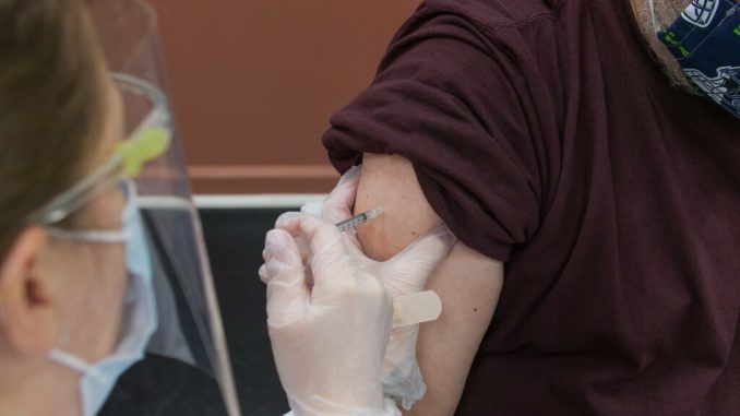 Han pasado tres años y todos estamos inmunizados. Y aún así, tiene sentido que España lance su vacuna ahora
