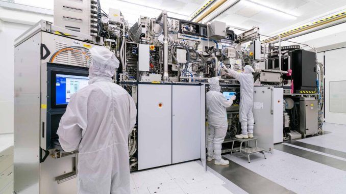 La tensión en Asia se recrudece por la guerra de chips: China se enfrenta a Japón por alinearse con EEUU