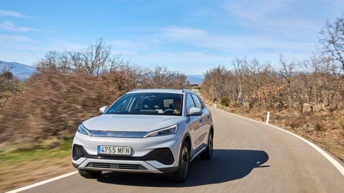 Nuevo BYD Atto 3: un equipamiento muy completo y una espectacular pantalla que rota para un llamativo coche eléctrico
