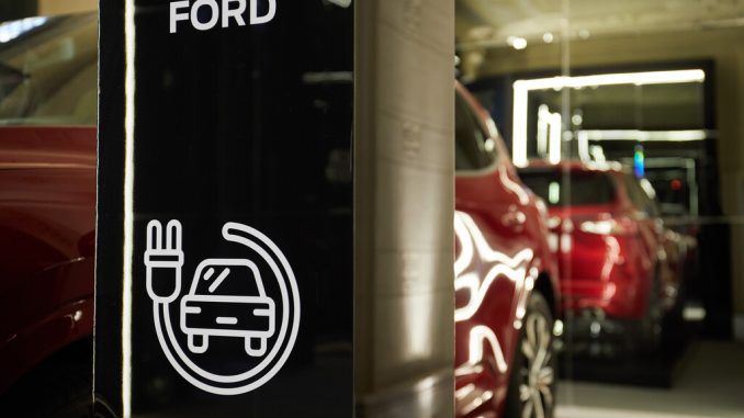 Almussafes representa todo sobre la industria del coche eléctrico: fabricarlo supone recortar el 19% de la plantilla