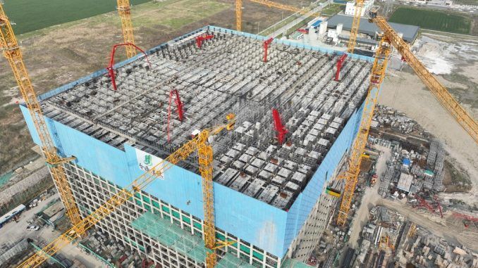 A los grandes males de las renovables, gigantescos remedios: baterías de gravedad para almacenar su energía
