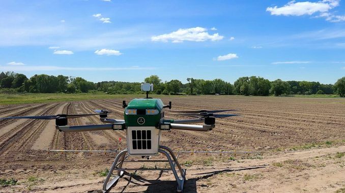 En su imparable camino a la automatización, la agricultura suma un nuevo fichaje: el drone tractor