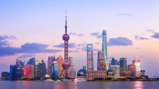 China acelera en la carrera tecnológica: más trabajadores públicos recibirán su sueldo en yuanes digitales (e-CNY)