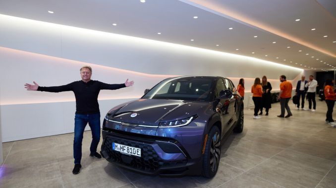 Fisker ha entregado al fin su primer coche eléctrico: ha tardado una década y aún le queda lo más complicado