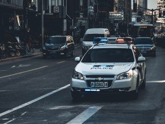 China acaba de arrestar a alguien por publicar una noticia falsa generada por IA: el primer precedente