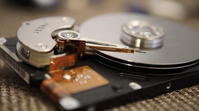 Hay quien dice que en cinco años dejarán de venderse discos duros y los SSD lo conquistarán todo. Parece difícil
