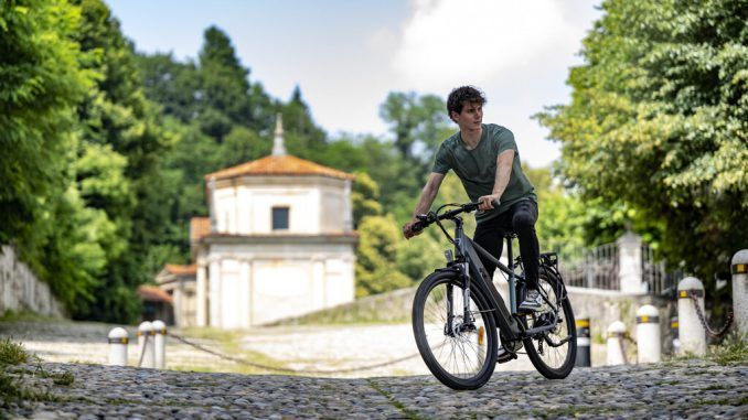 Lancia es el último fabricante de coches que se lanza a por las bicicletas eléctricas (y a bastante buen precio)