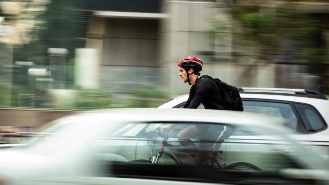En la batalla por el futuro de las ciudades, los SUV han chocado con los ciclistas. Y sólo quedan unos