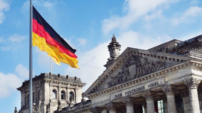 A China se le estrecha el cerco: Alemania planea limitar sus exportaciones de químicos para fabricar chips