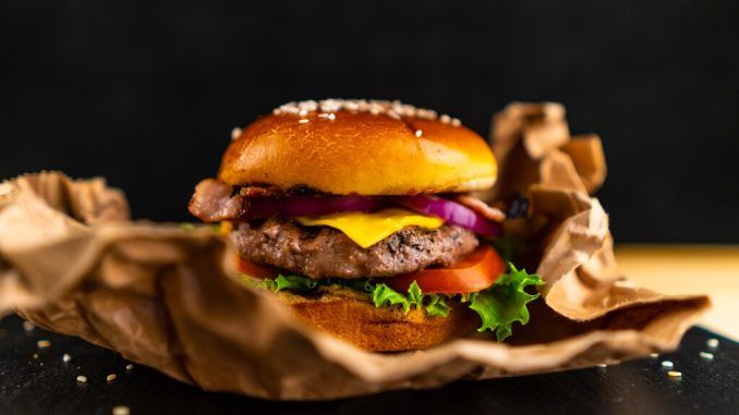 El problema de las hamburguesas envueltas: mitos y realidades de los ‘otros inconvenientes’ de la comida rápida
