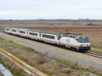 Medio año después, Renfe sigue teniendo un problema con los abonos gratuitos y los trenes completos