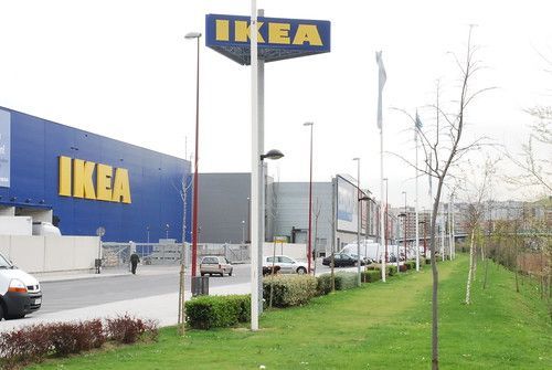 Aviso para viajeros confiados, robo en el aparcamiento de IKEA