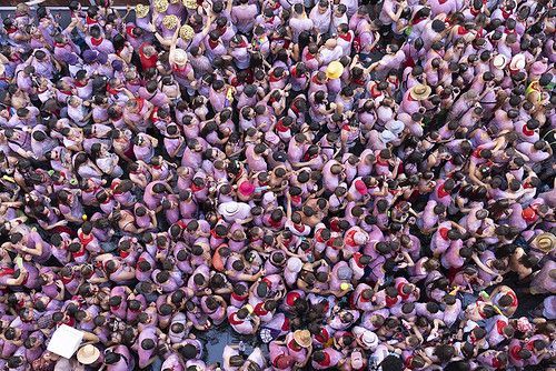 La fiesta en Teruel que exalta al toro y la vaquilla y lo celebra con vino