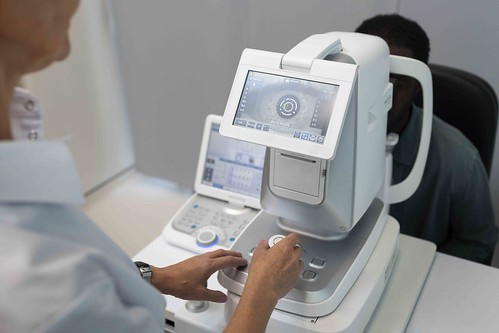 Qué es la presión intraocular y cómo se utiliza un tonómetro para medirla